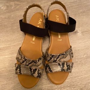 Anne Klein IFlex snake skin sandals size 9